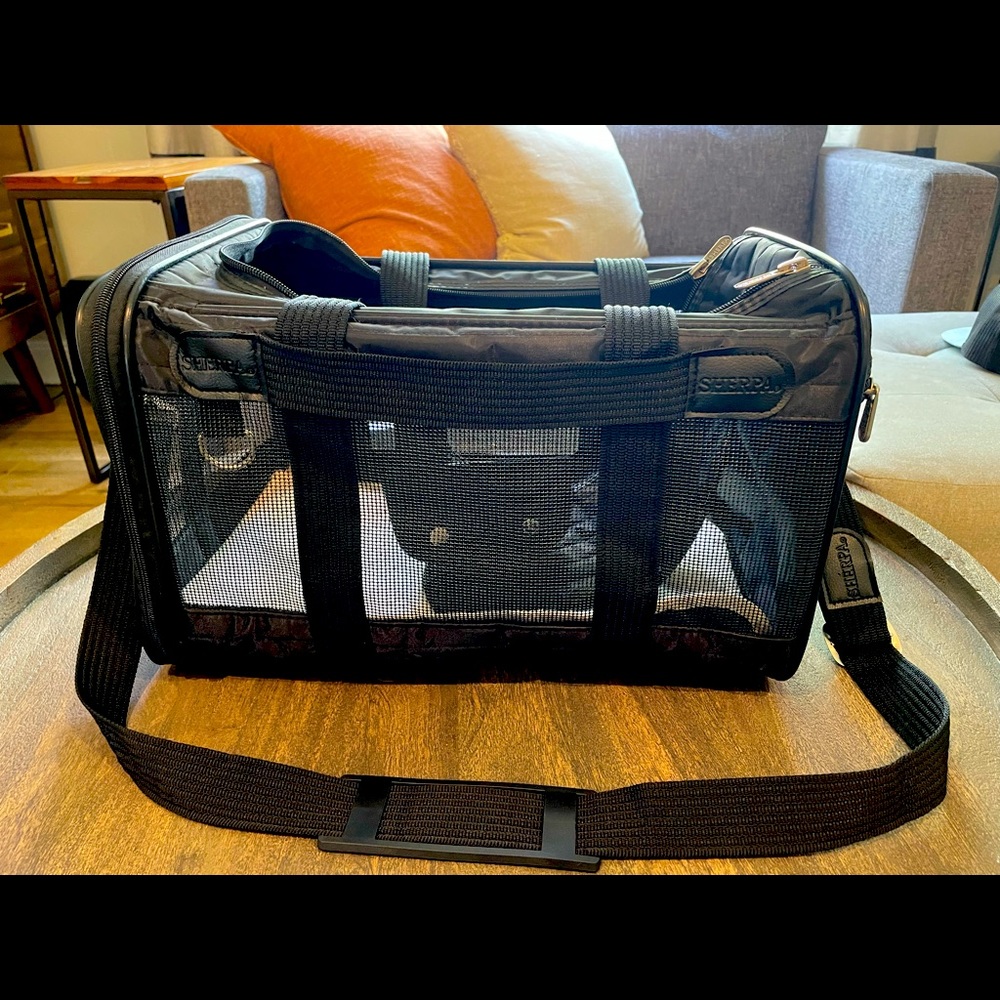 Sherpa Original Deluxe Airline Approved Pet Carrier, Medium, Black